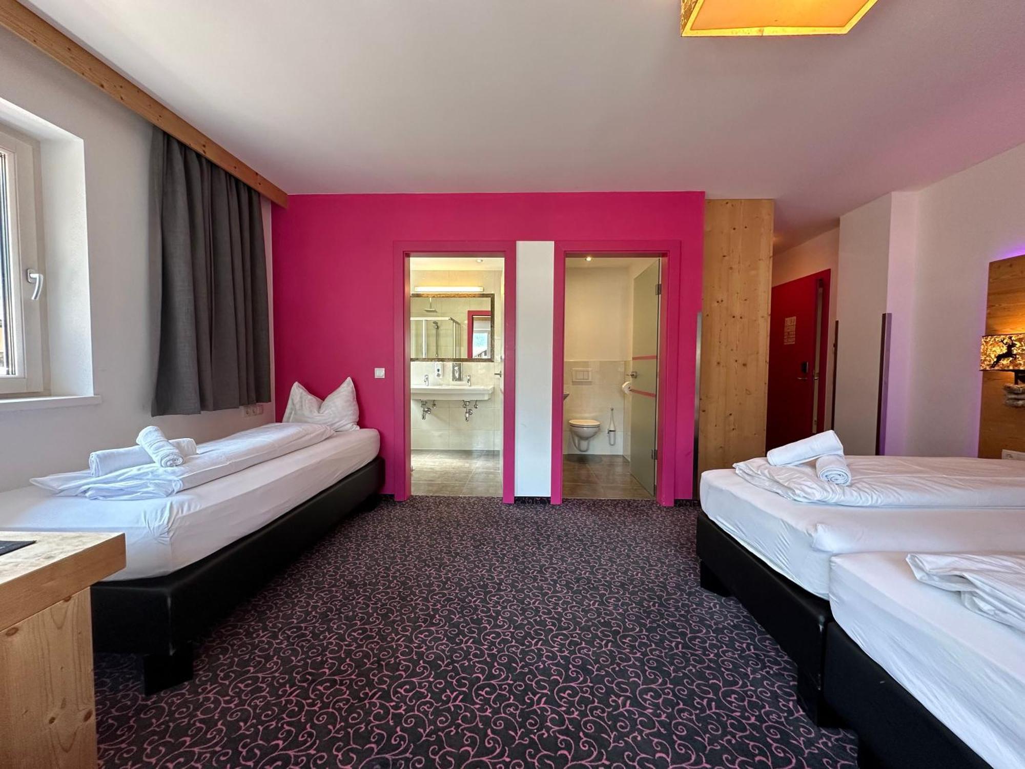 Partyhouse Harakiri Stay Different 60 Seconds To Mountains! Free Parking! Self Check-In Mayrhofen Zewnętrze zdjęcie