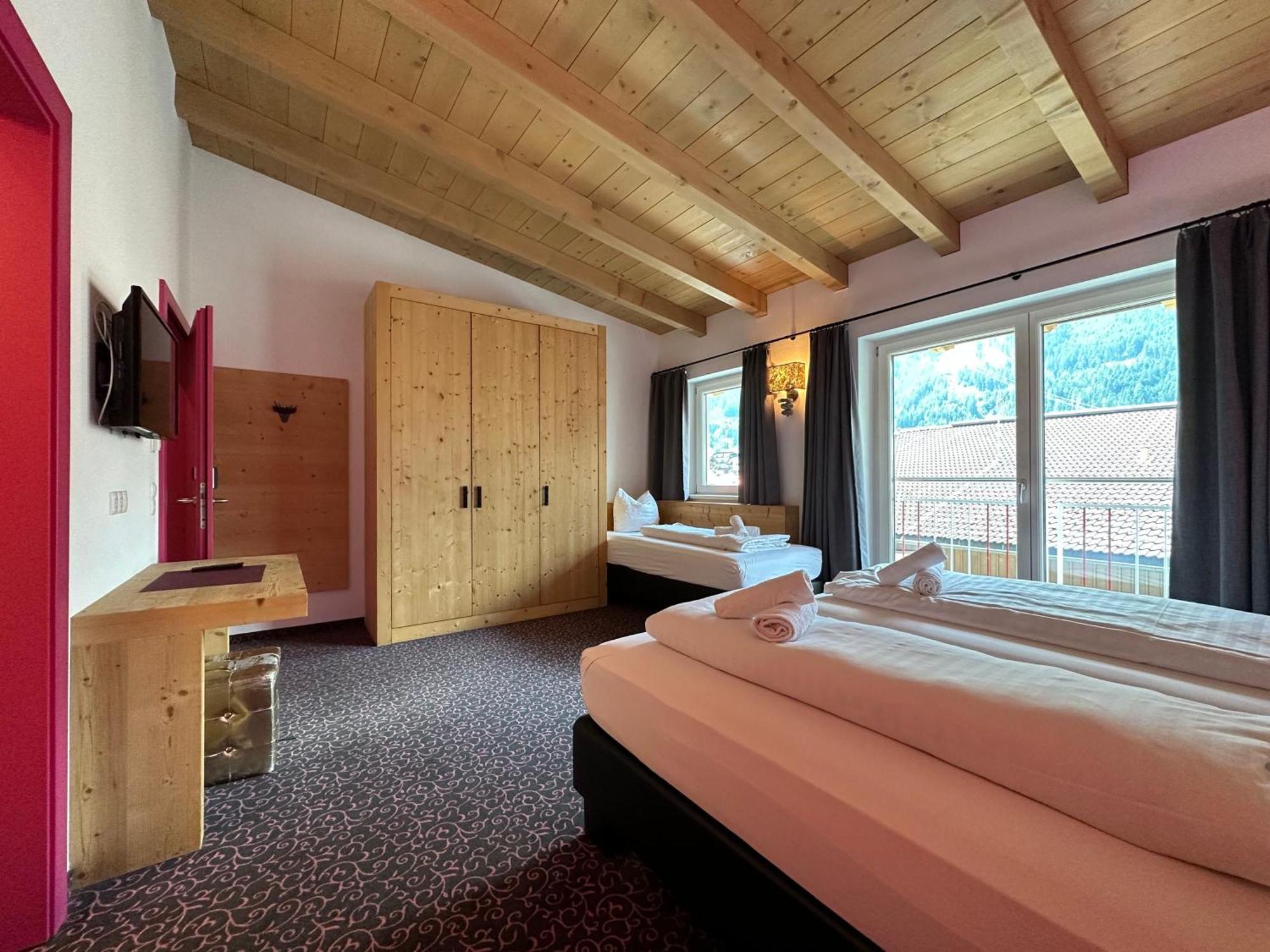 Partyhouse Harakiri Stay Different 60 Seconds To Mountains! Free Parking! Self Check-In Mayrhofen Zewnętrze zdjęcie