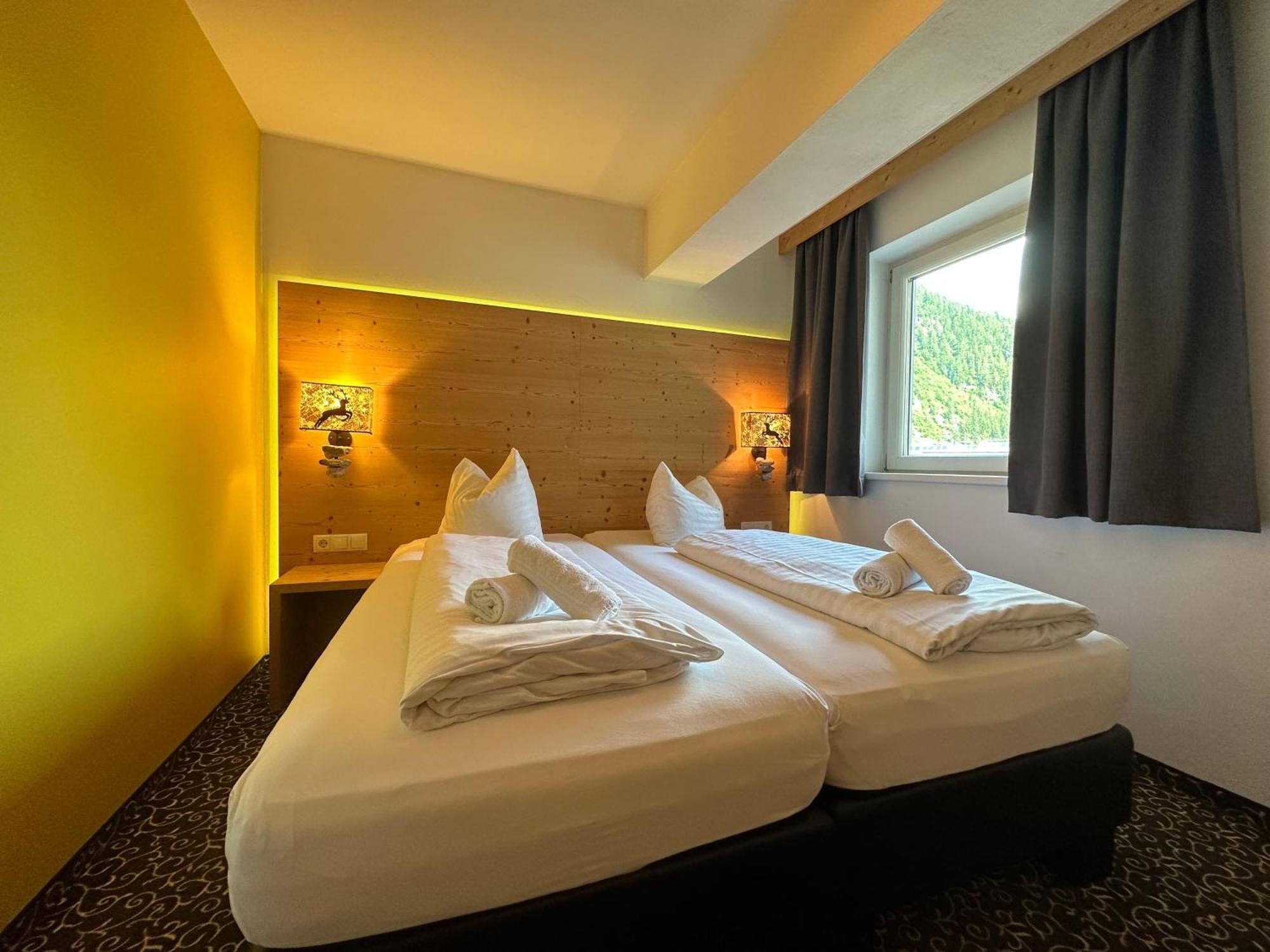 Partyhouse Harakiri Stay Different 60 Seconds To Mountains! Free Parking! Self Check-In Mayrhofen Zewnętrze zdjęcie